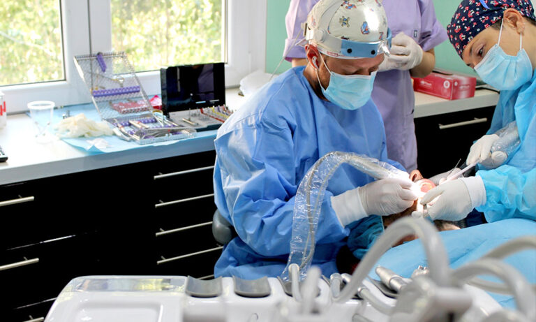 Live Surgery Webinar "Full mouth implants - Placement of implants with osseiodensification technique"