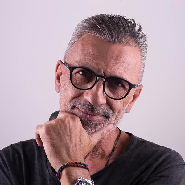 Μιχάλης Παπαστάμος